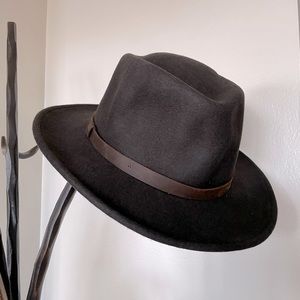 Felt winter western / cowgirl hat. Brown. Size XL. Never worn.